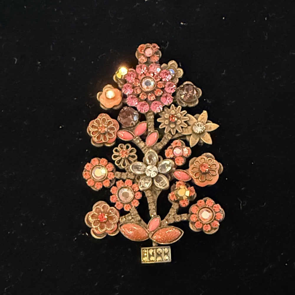 Sorrelli Gold Floral Bouquet Brooch